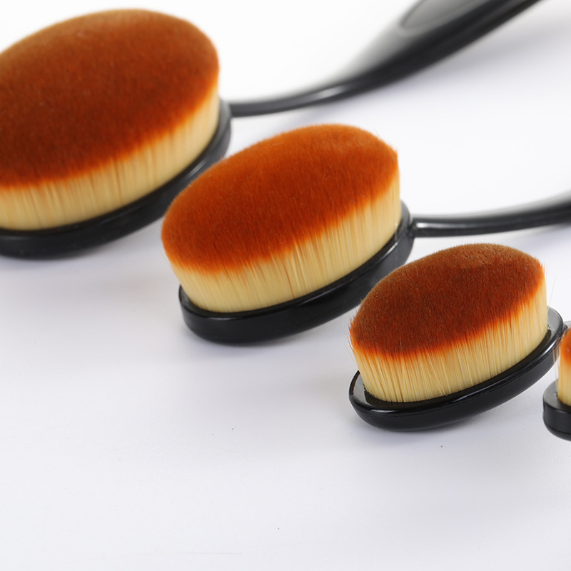 cosmetic brush