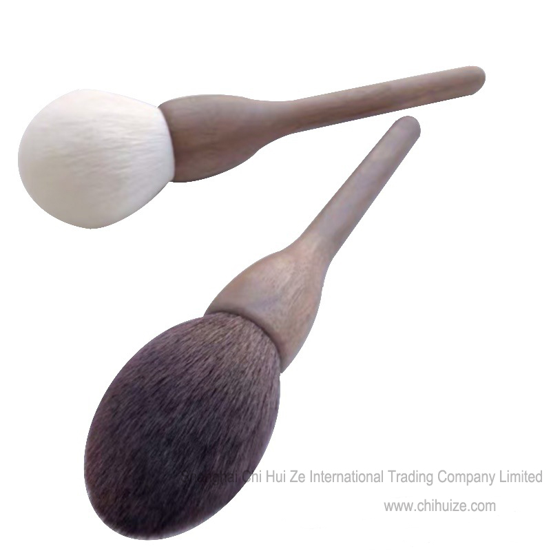 Wooden cosmetic brush 