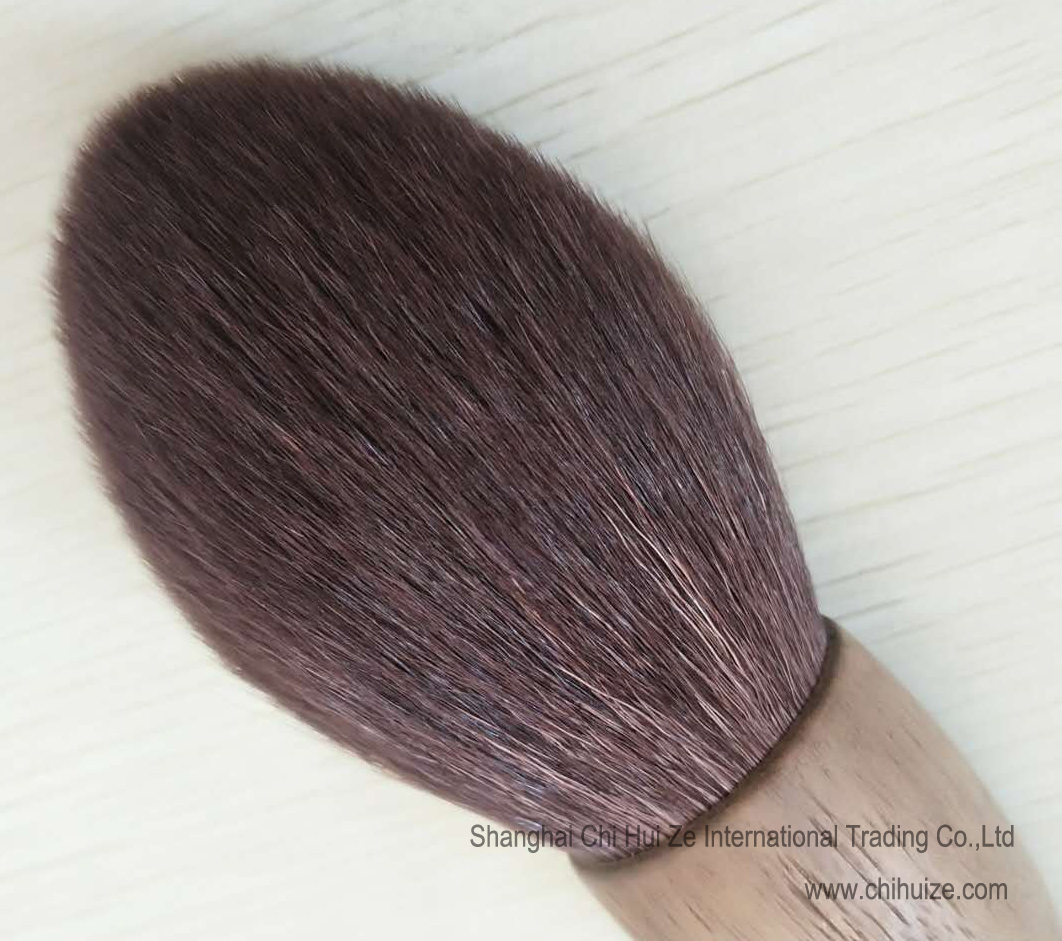 Wooden cosmetic brush 