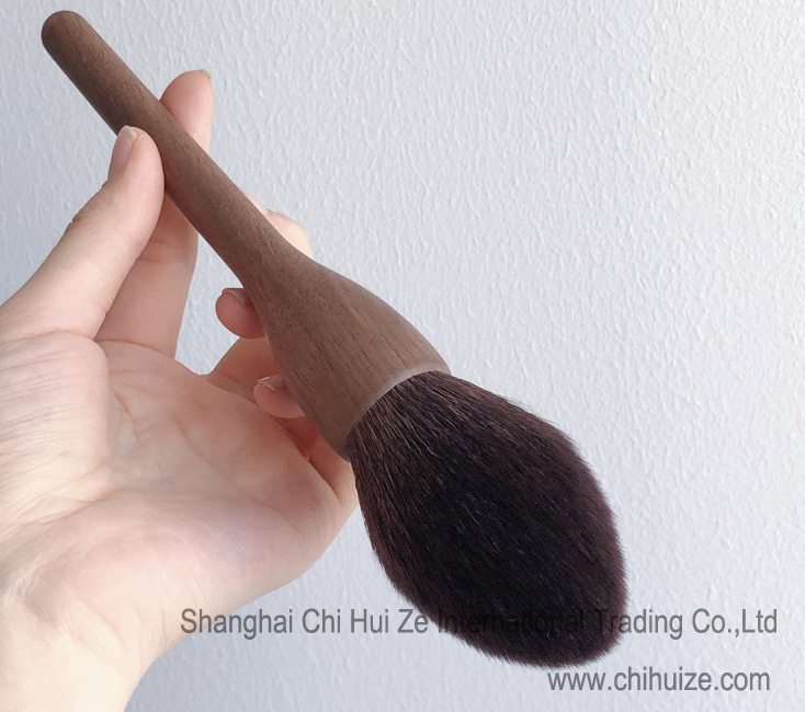 Wooden cosmetic brush 