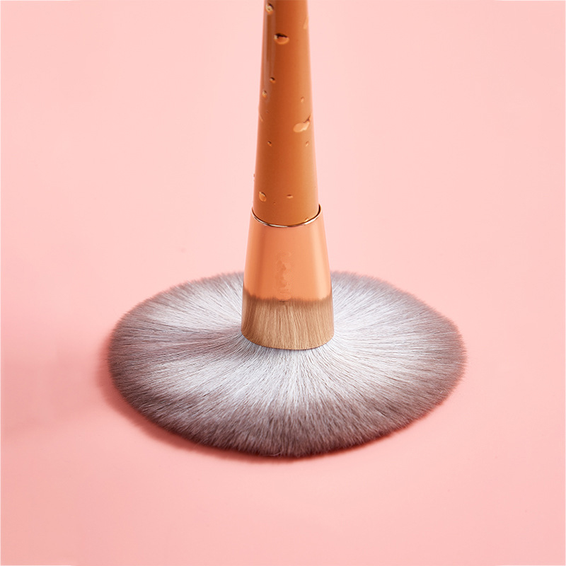 Makeup brush